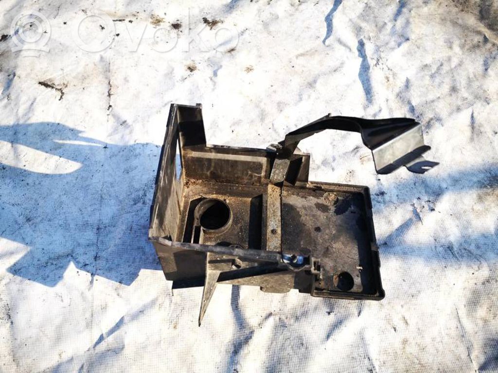 Battery box tray