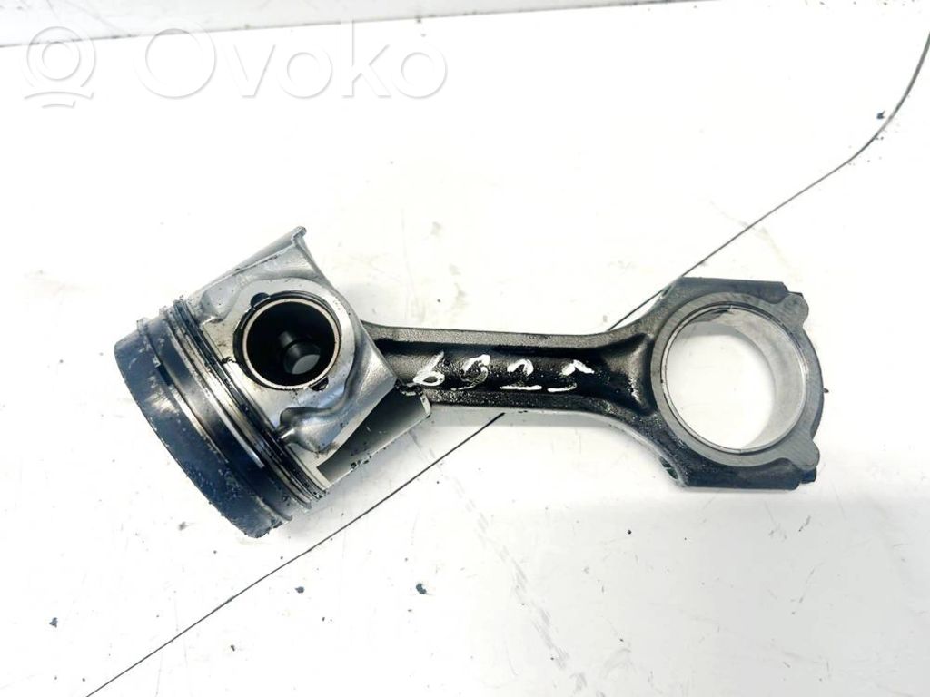 Hyundai Accent Piston cu bielă 