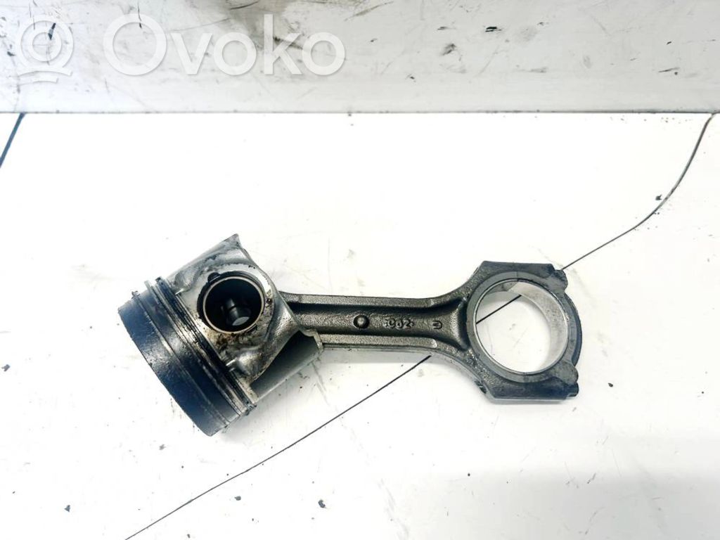 Hyundai Accent Piston cu bielă 