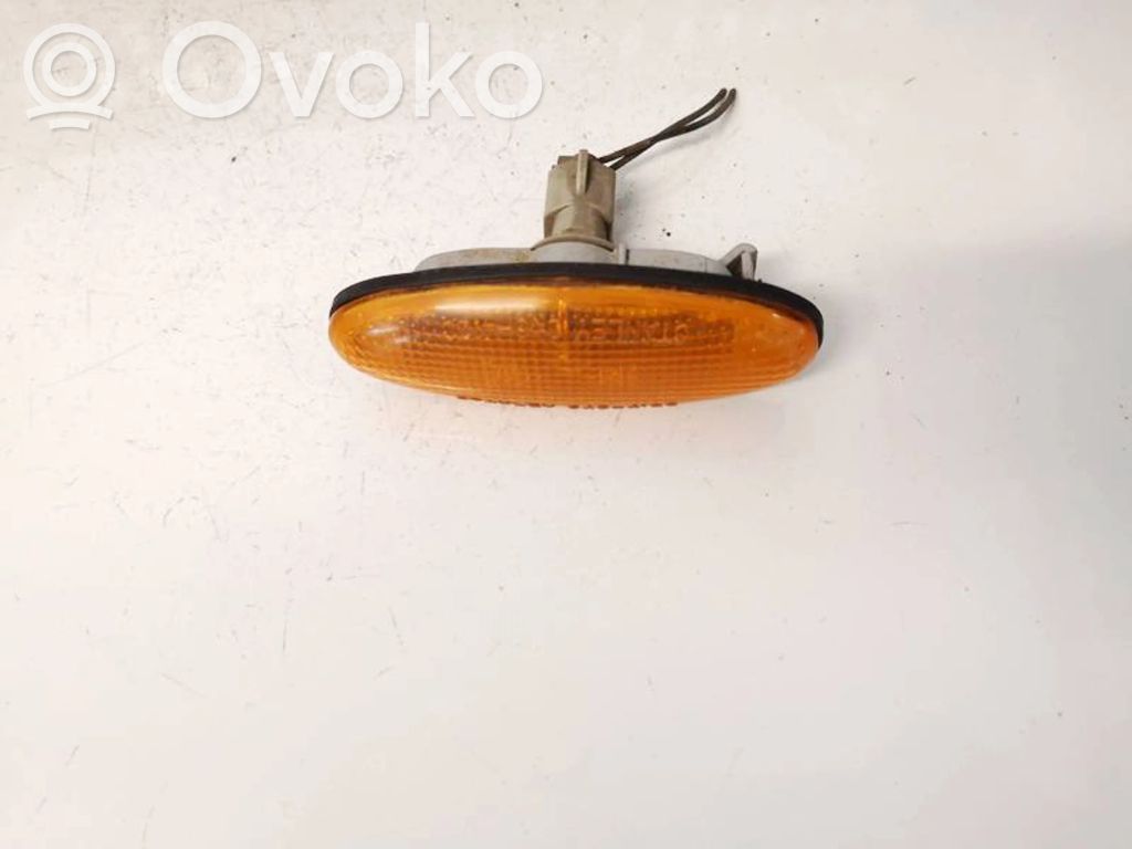 Mazda Premacy Indicatore di direzione del parafango anteriore 