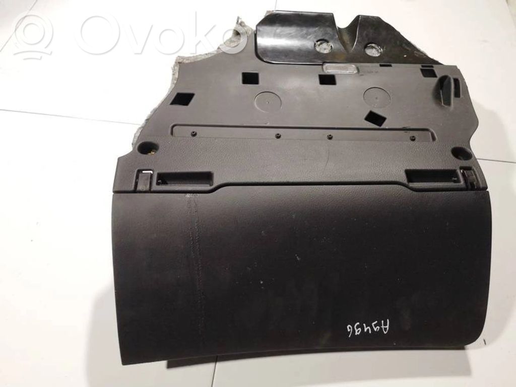 Glove box