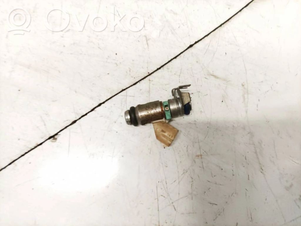 Volkswagen Golf V Injector combustibil 