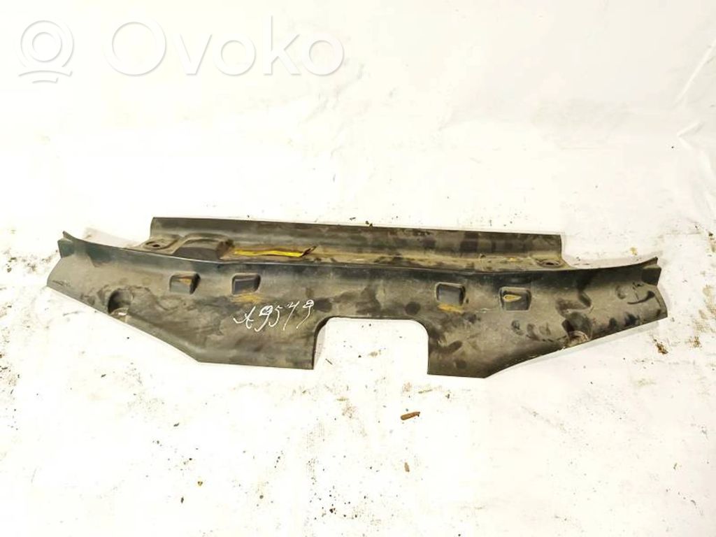 Nissan Primera Pas przedni 