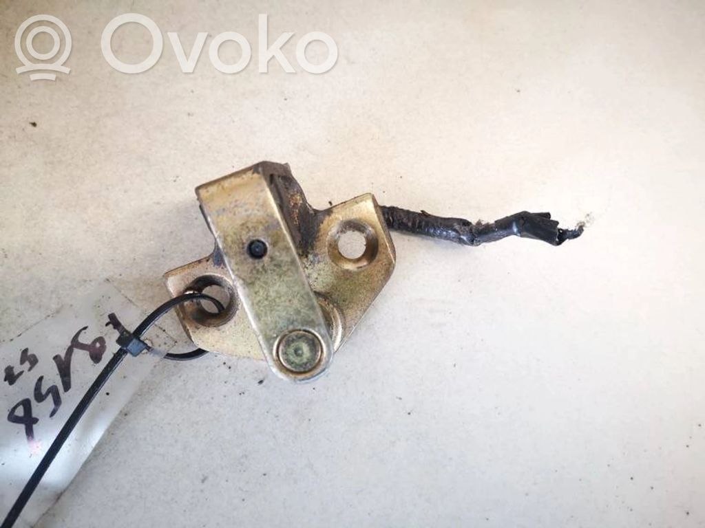 Ford Mondeo Mk III Traba/gancho de cierre de puerta delantera 