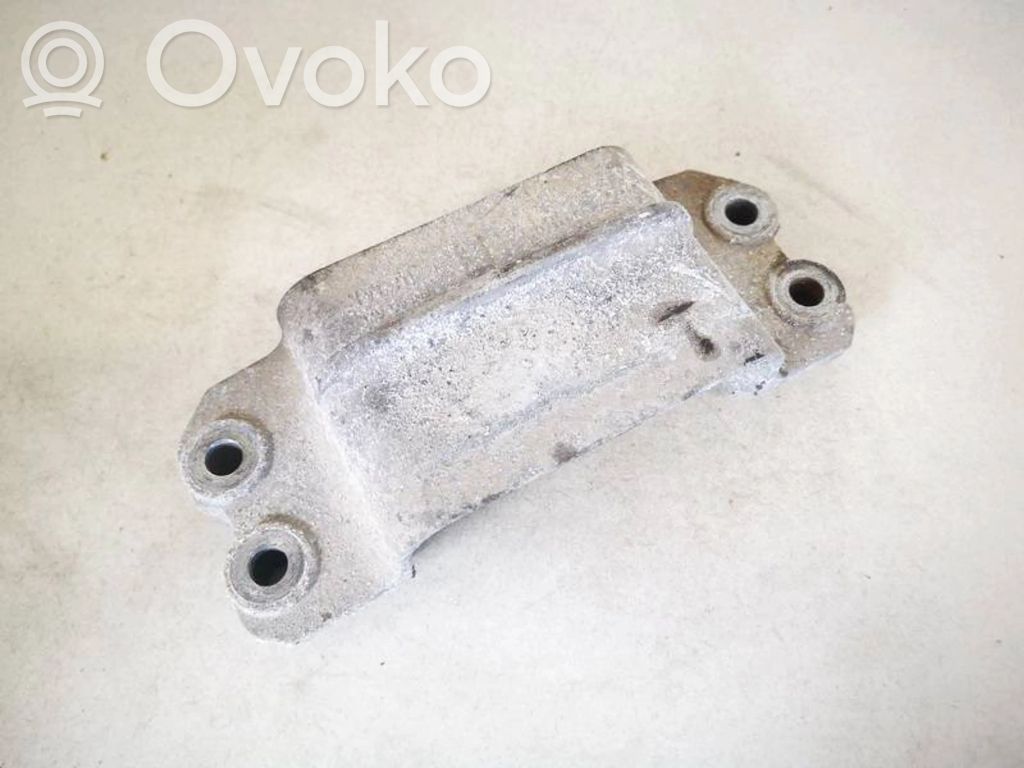 Volkswagen Golf V Engine mounting bracket 