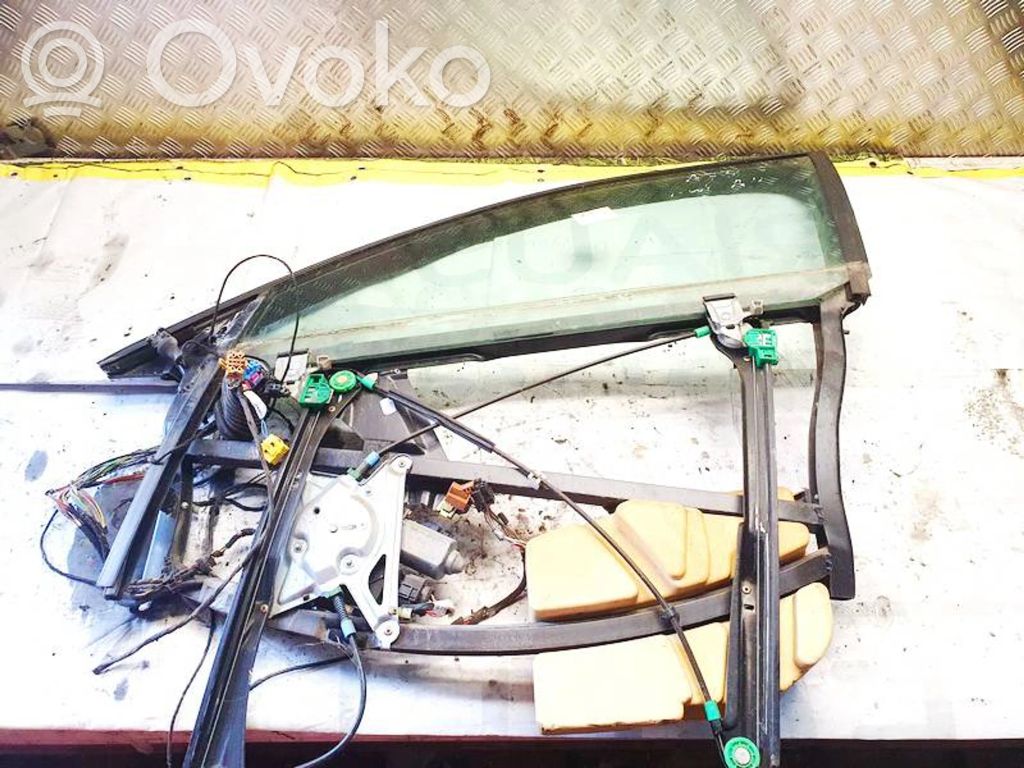 Audi A4 S4 B5 8D Vitre de porte avant / joint