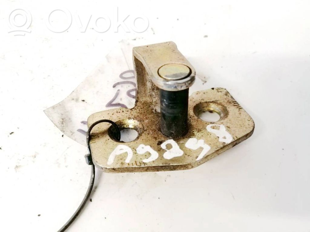 Opel Zafira A Front door lock loop/hook striker 