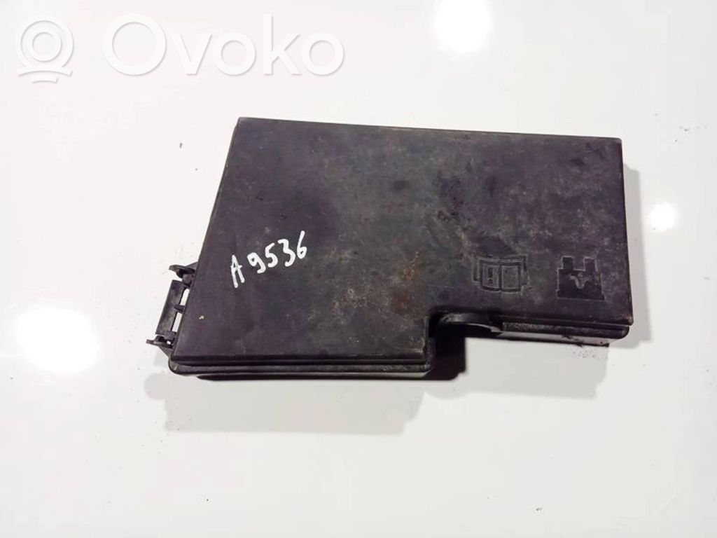 Tapa de caja de fusibles