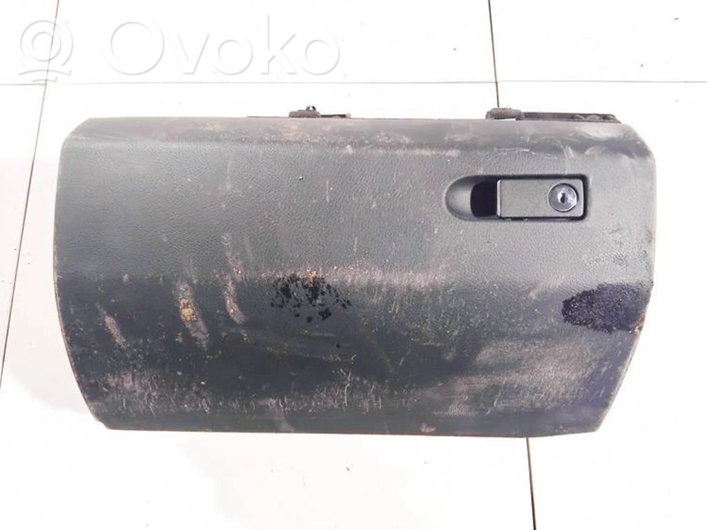 Mercedes-Benz E W212 Glove box 