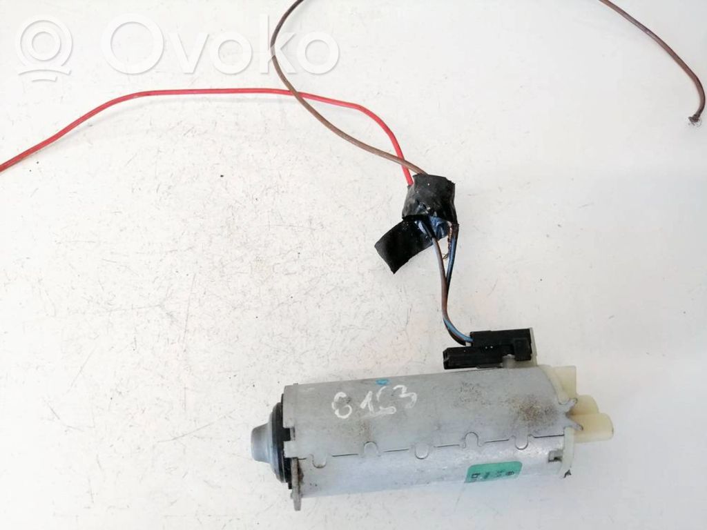 Mercedes-Benz E W211 Motor reglare scaun 