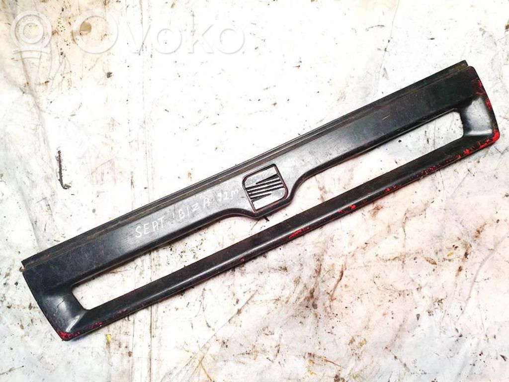 Seat Ibiza I (021A) Grilă față 