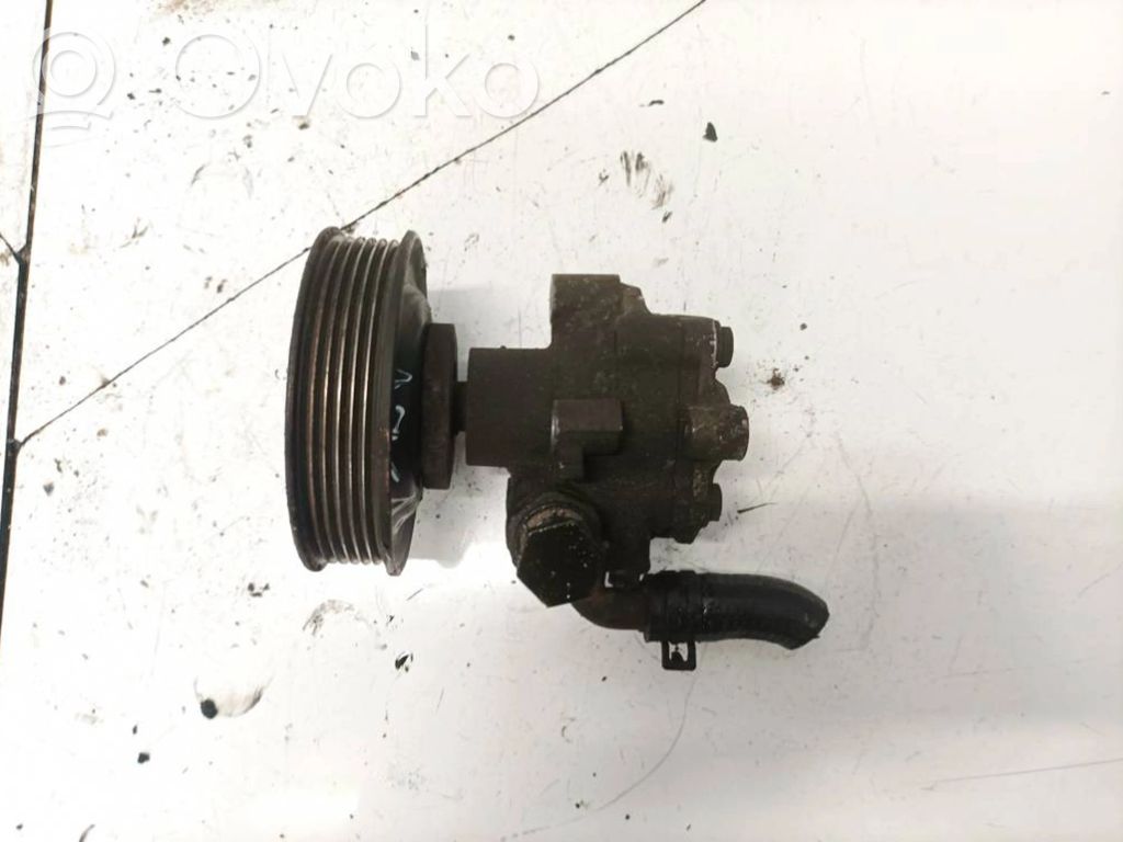 Volkswagen Golf IV Ohjaustehostimen pumppu 