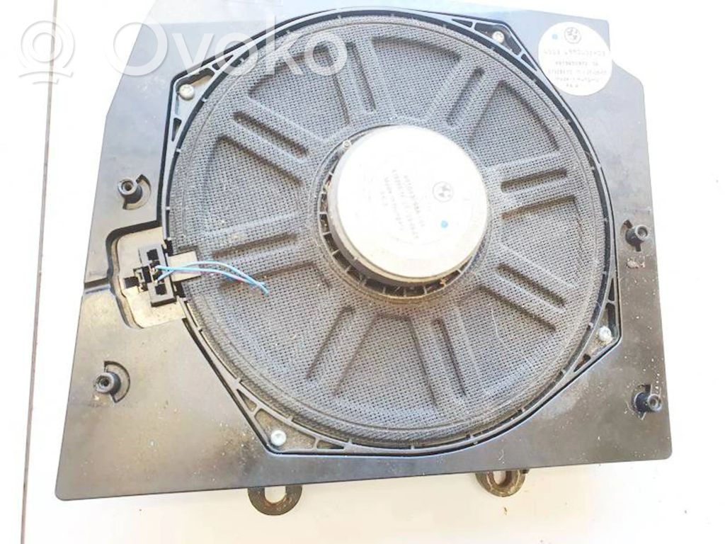 BMW X3 E83 Subwoofer 