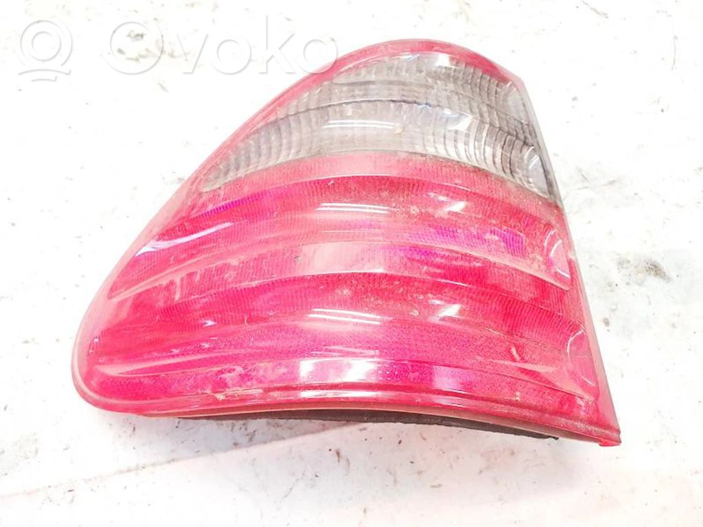 Mercedes-Benz E W210 Lampa tylna 