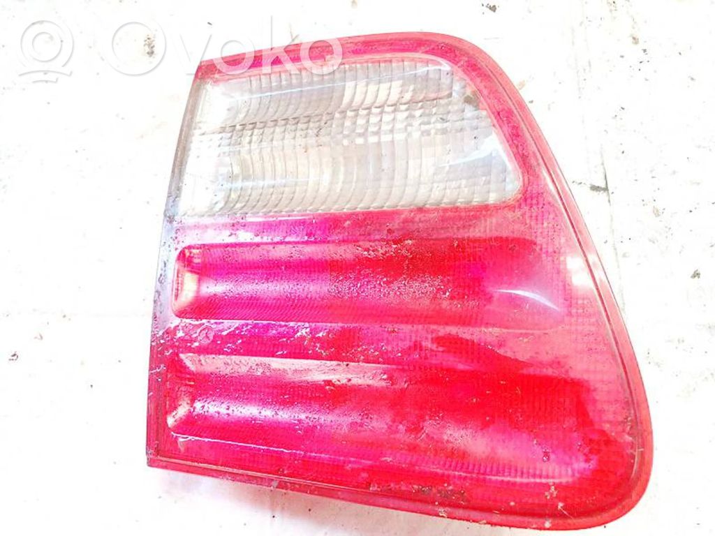 Mercedes-Benz E W210 Lampă spate în capacul portbagajului 