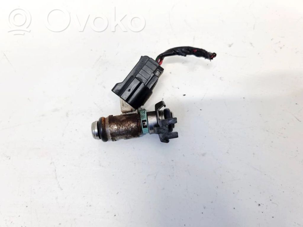 Volkswagen Golf V Injector combustibil 