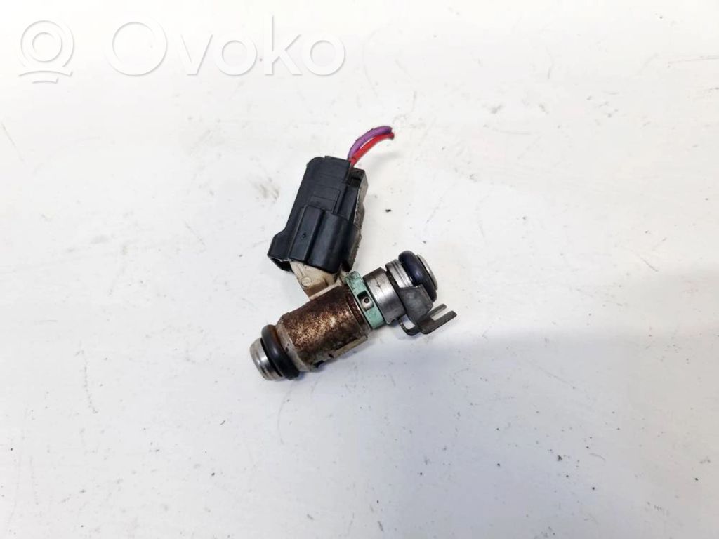 Volkswagen Golf V Injector combustibil 