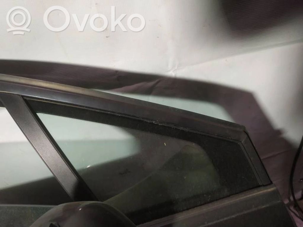 Citroen C4 I Vetro del deflettore della portiera anteriore - quattro porte 