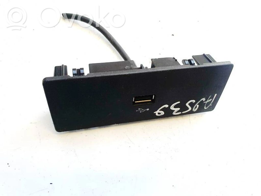 USB-Anschluss   CM5T044K62CA,CM5T044K62CA,CM5T044K62CA,CM5T044K62CA