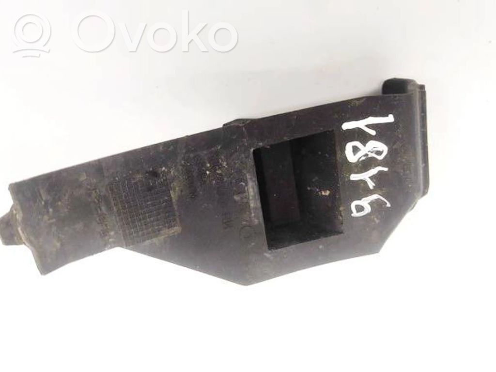 Volvo V50 Uchwyt / Mocowanie zderzaka przedniego 