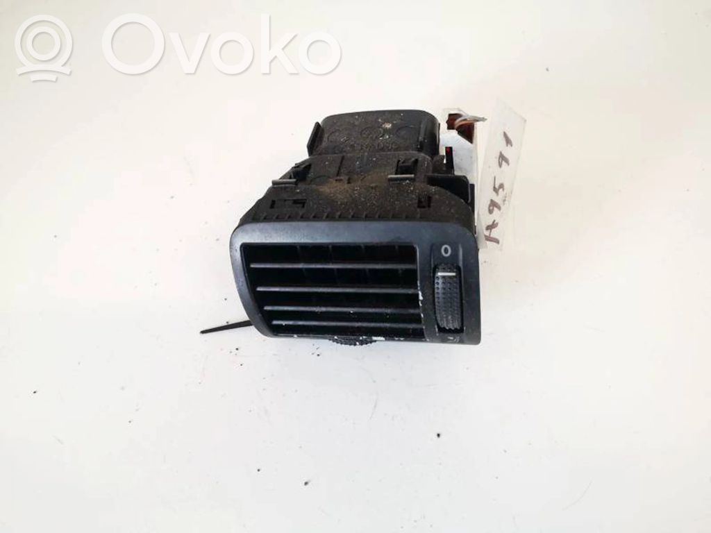 Volkswagen PASSAT B5.5 Rejilla de ventilación central del panel 