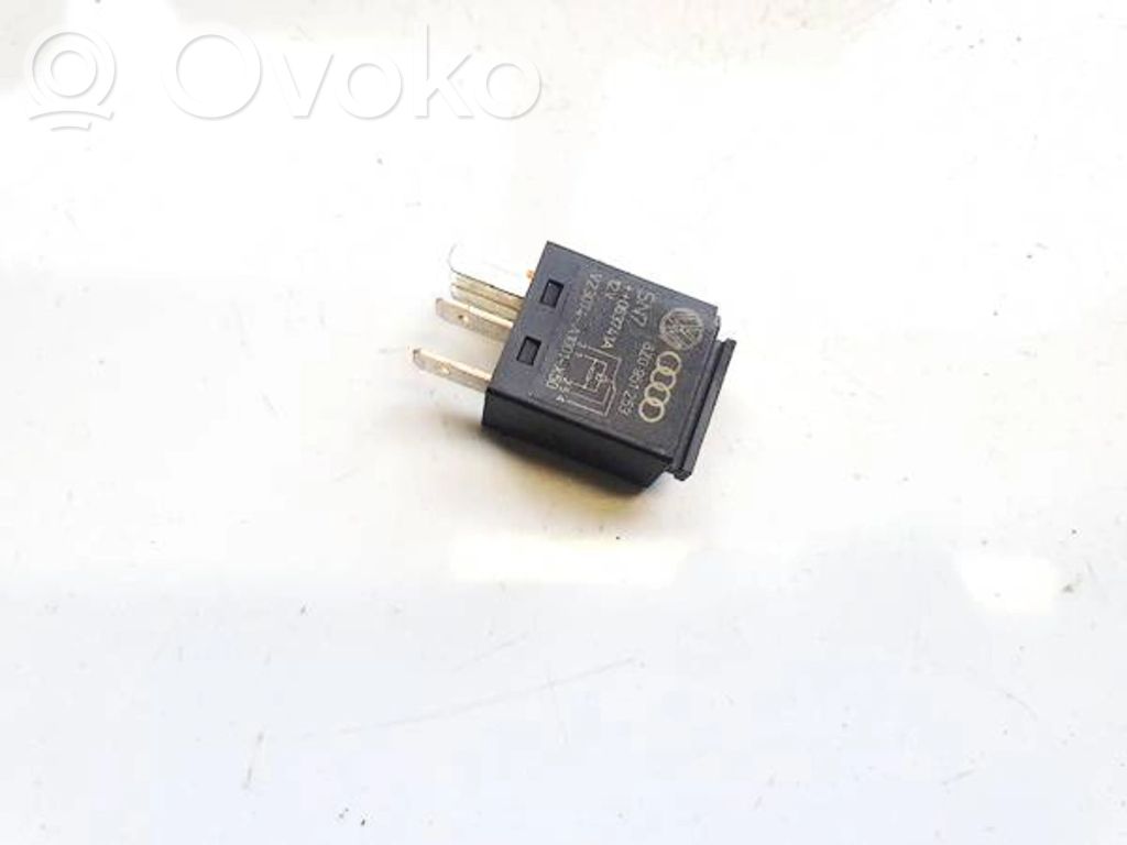Alte relee   8Z0951253,V23074A1001X50,8Z0951253,V23074A1001X50