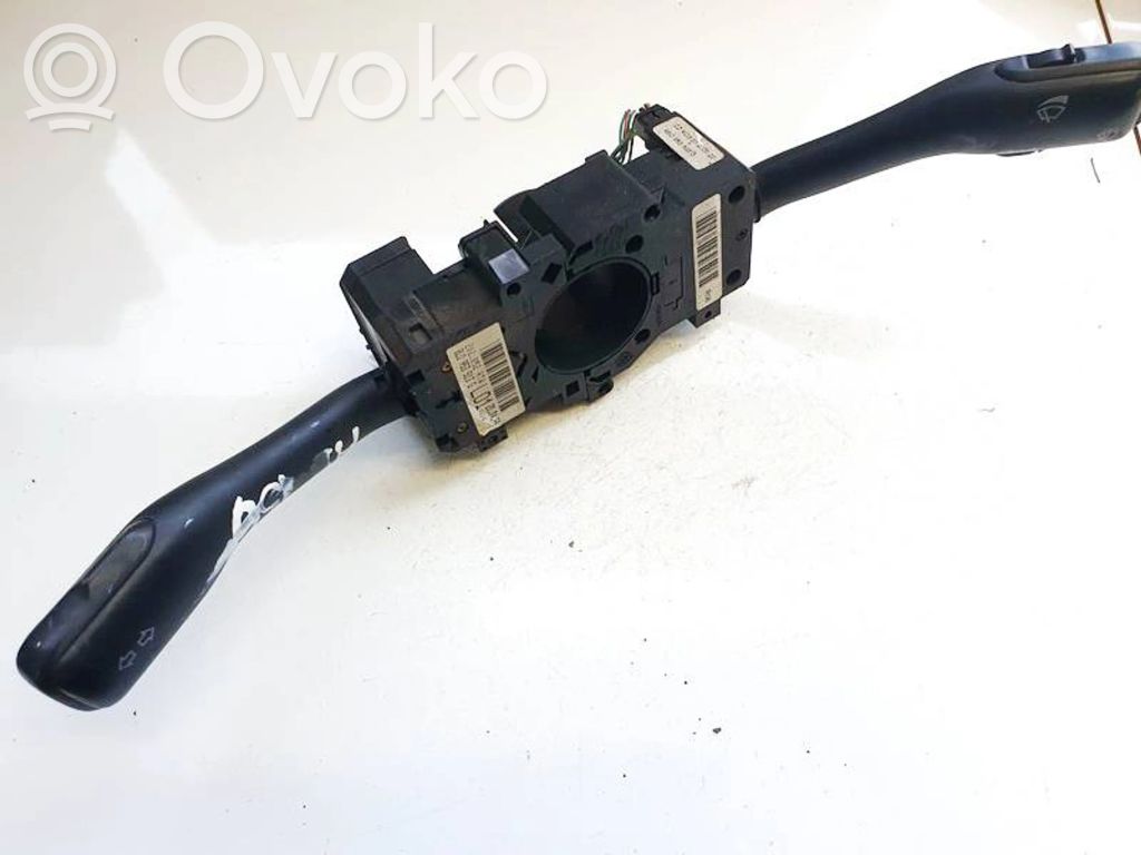 Volkswagen Golf V Leva/interruttore dell’indicatore di direzione e tergicristallo 