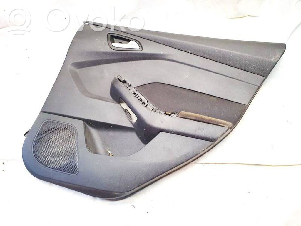 Ford Focus Takaoven verhoilu 