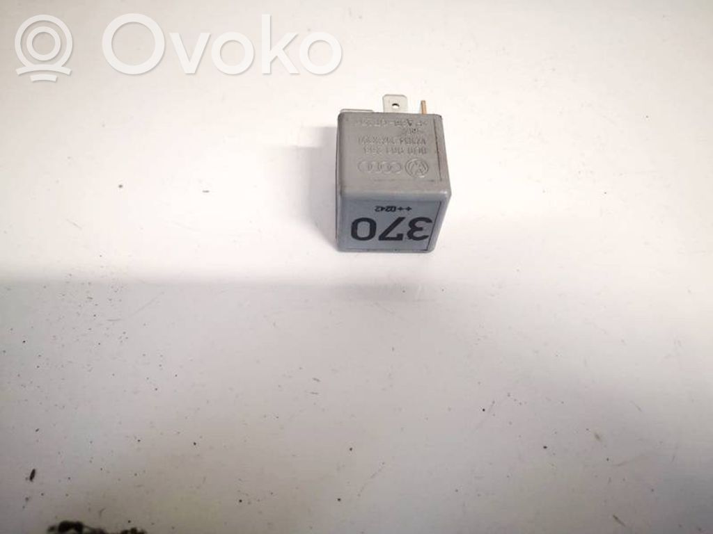 Inne przekaźniki   8D0951253,V23134J52X300,8D0951253,V23134J52X300