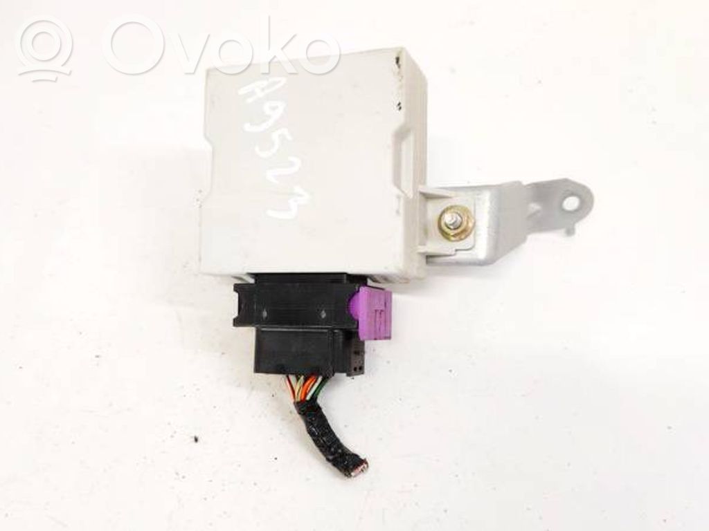 Toyota Avensis T250 Relais d'essuie-glace