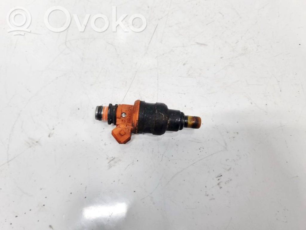 KIA Clarus Inyector de combustible 