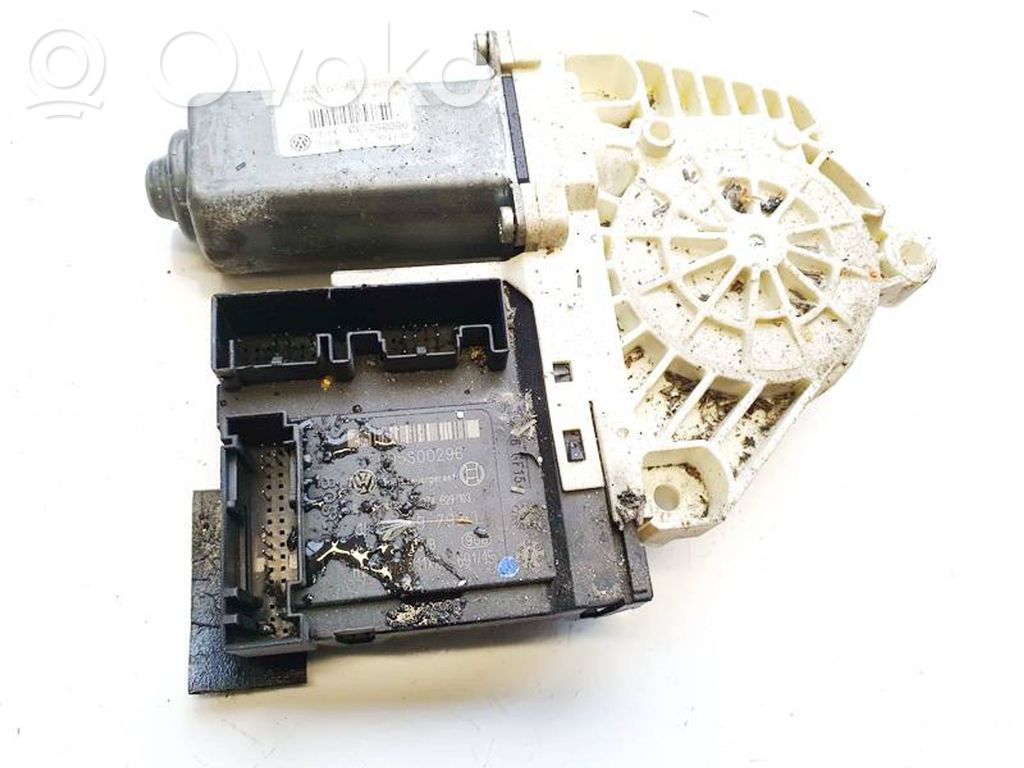 Volkswagen PASSAT B6 Silnik regulatora szyby drzwi przednich 