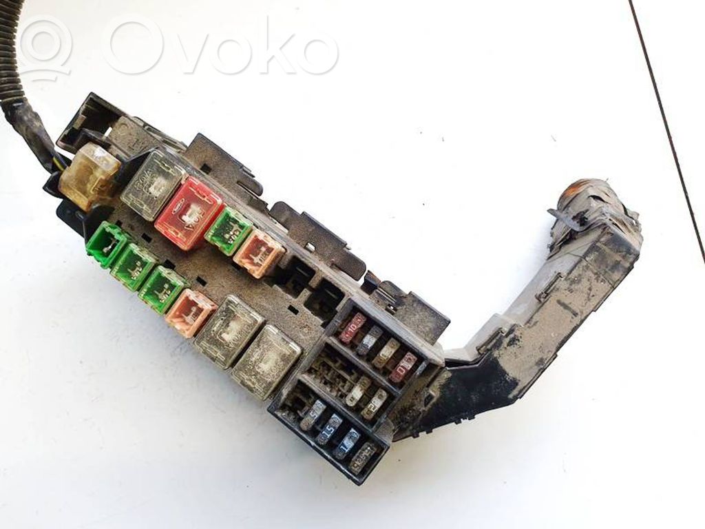 Nissan Primera Skrzynka bezpieczników / Komplet 