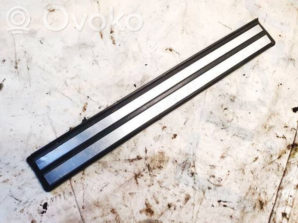 Mercedes-Benz E W210 Copertura del rivestimento del sottoporta posteriore 