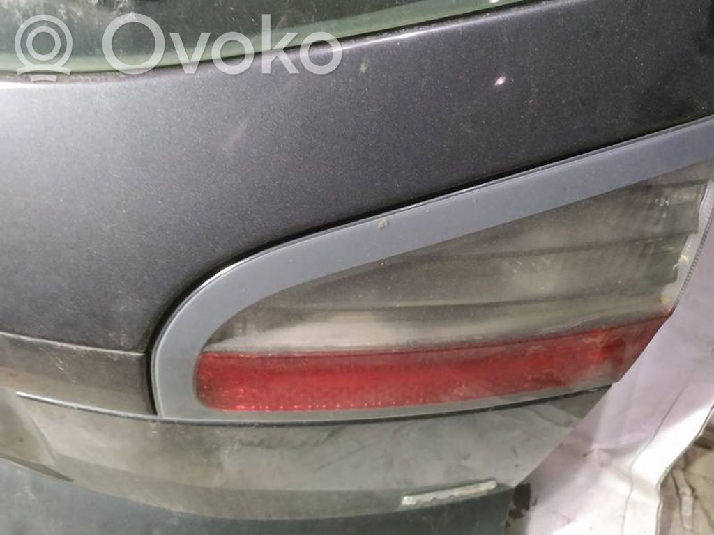 Tailgate rear/tail lights