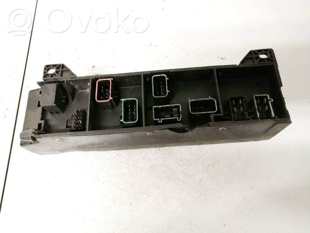 Chrysler Voyager Skrzynka bezpieczników / Komplet 