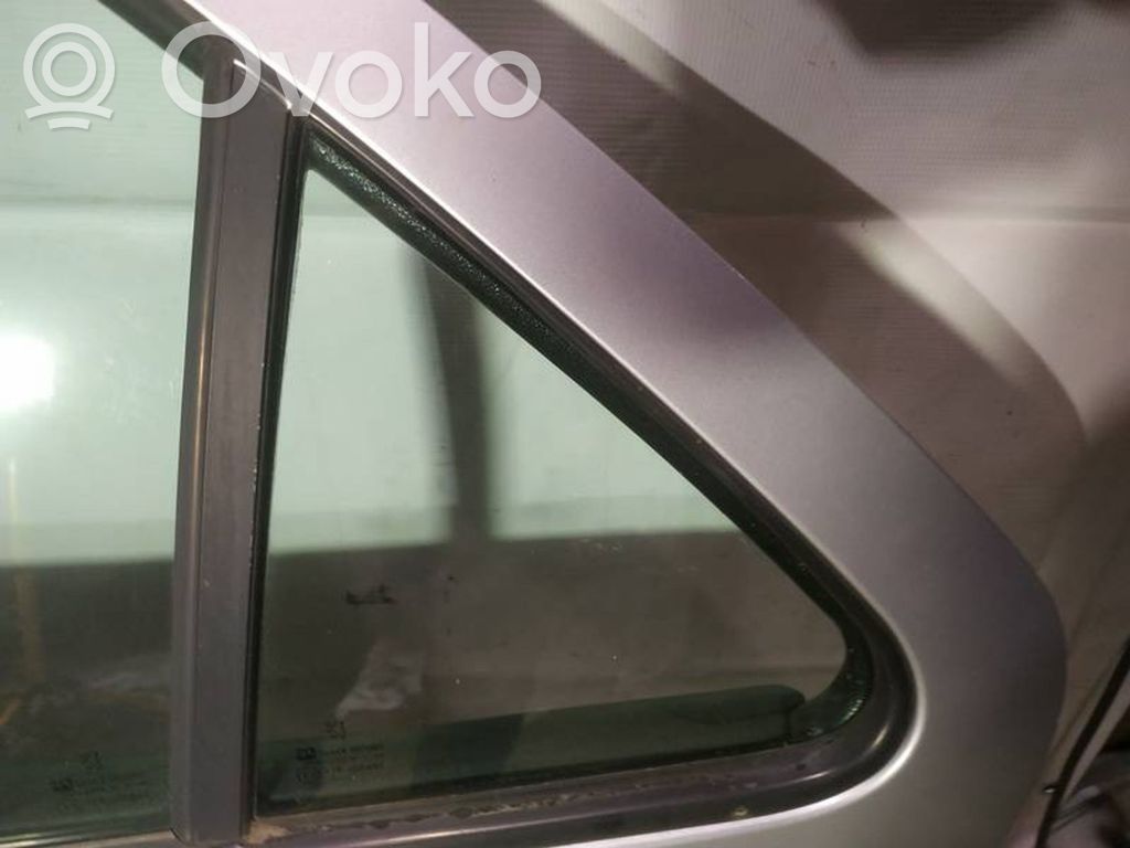 Peugeot 406 Vetro del deflettore posteriore 