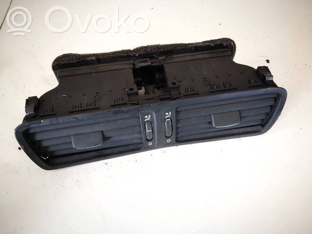 Volkswagen PASSAT CC Griglia di ventilazione centrale cruscotto 