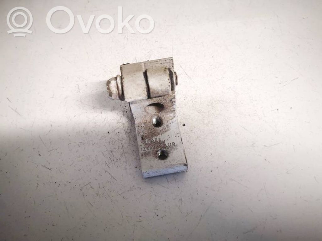 Skoda Octavia Mk2 (1Z) Cerniera inferiore della portiera posteriore
