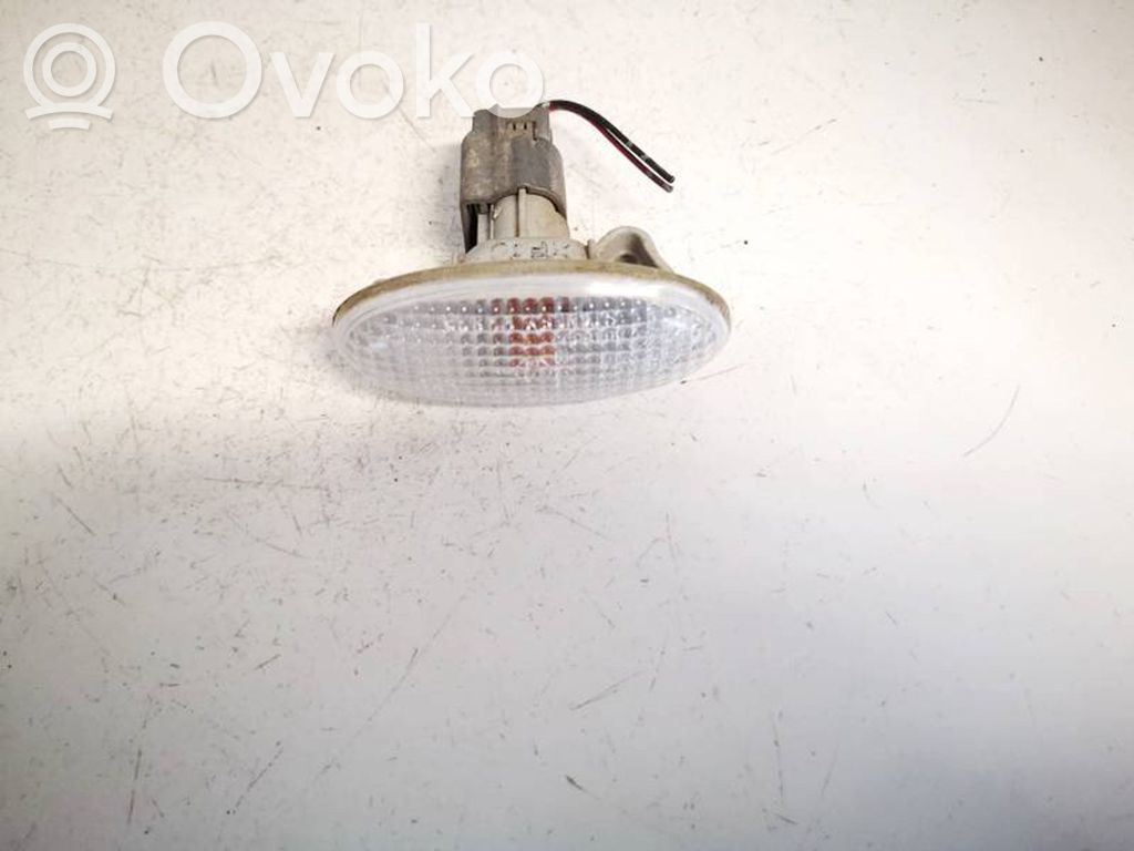 Mazda 2 Semnalizator bară față 