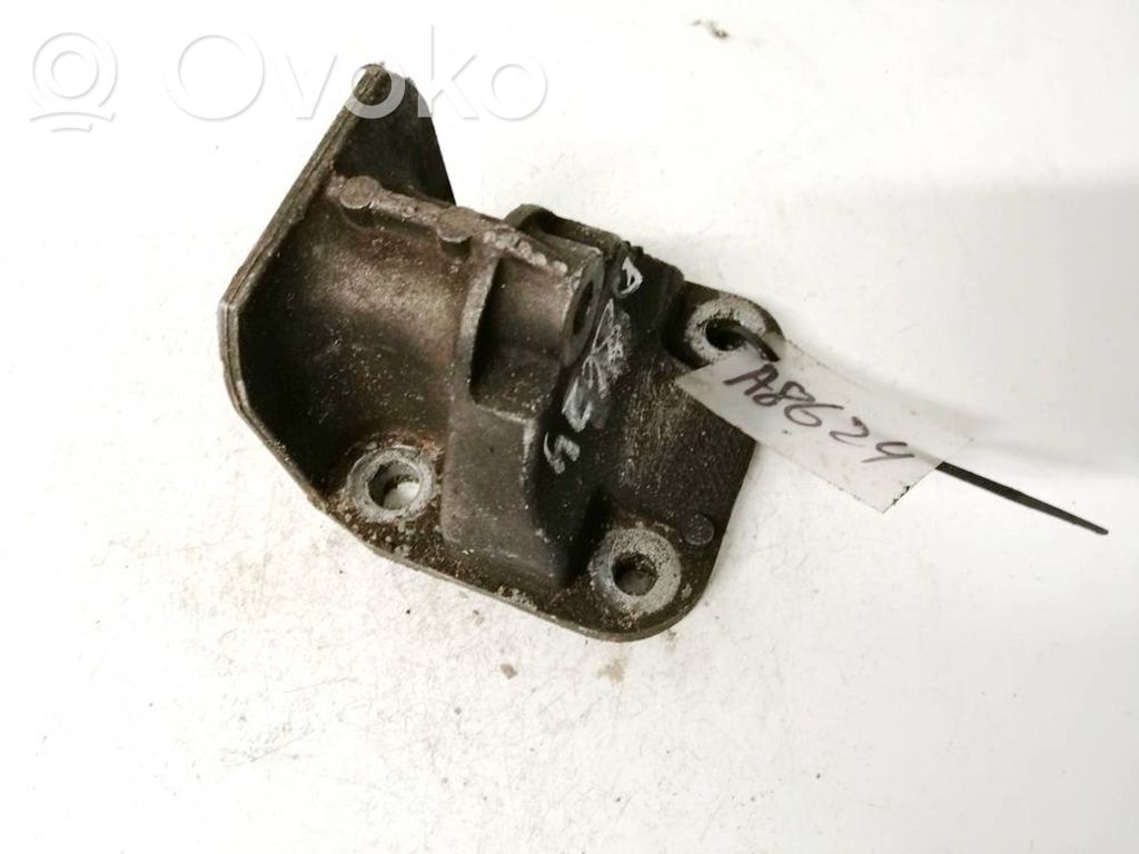Engine mounting bracket   A236,A236