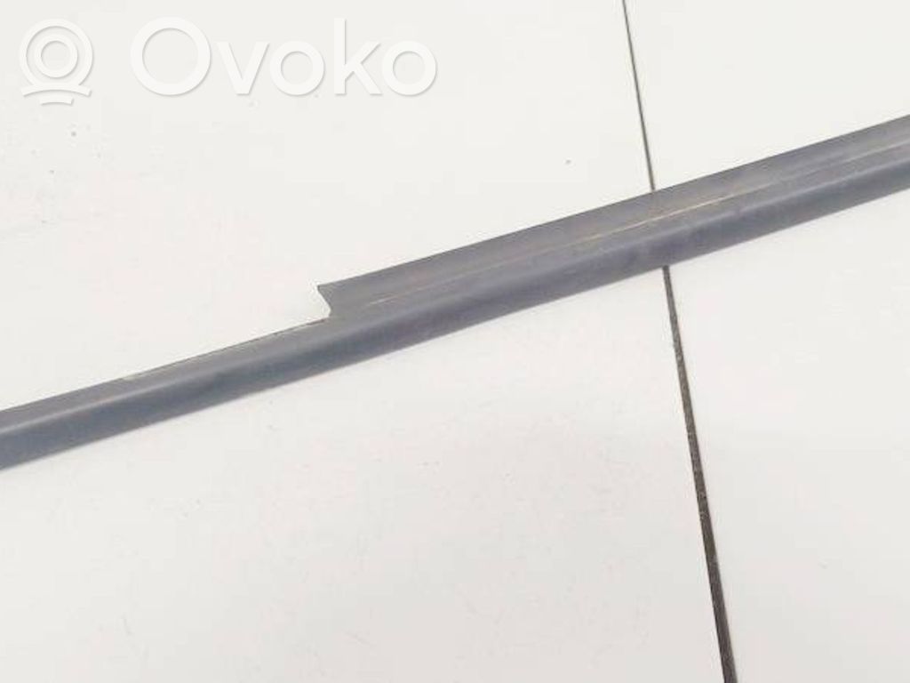 Opel Meriva A Rivestimento modanatura del vetro della portiera posteriore
