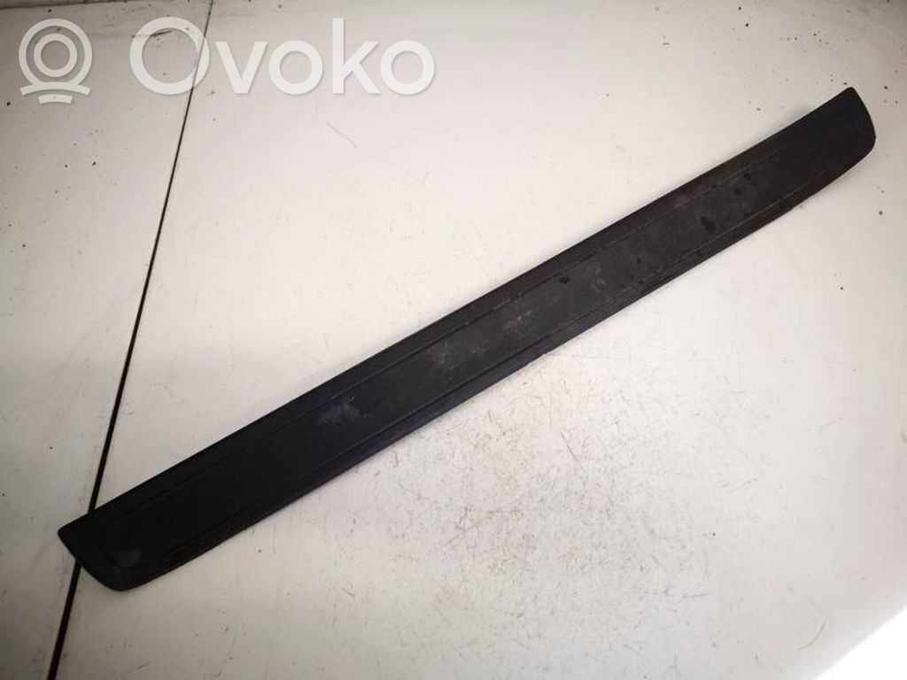 Toyota Verso Capac prag spate 