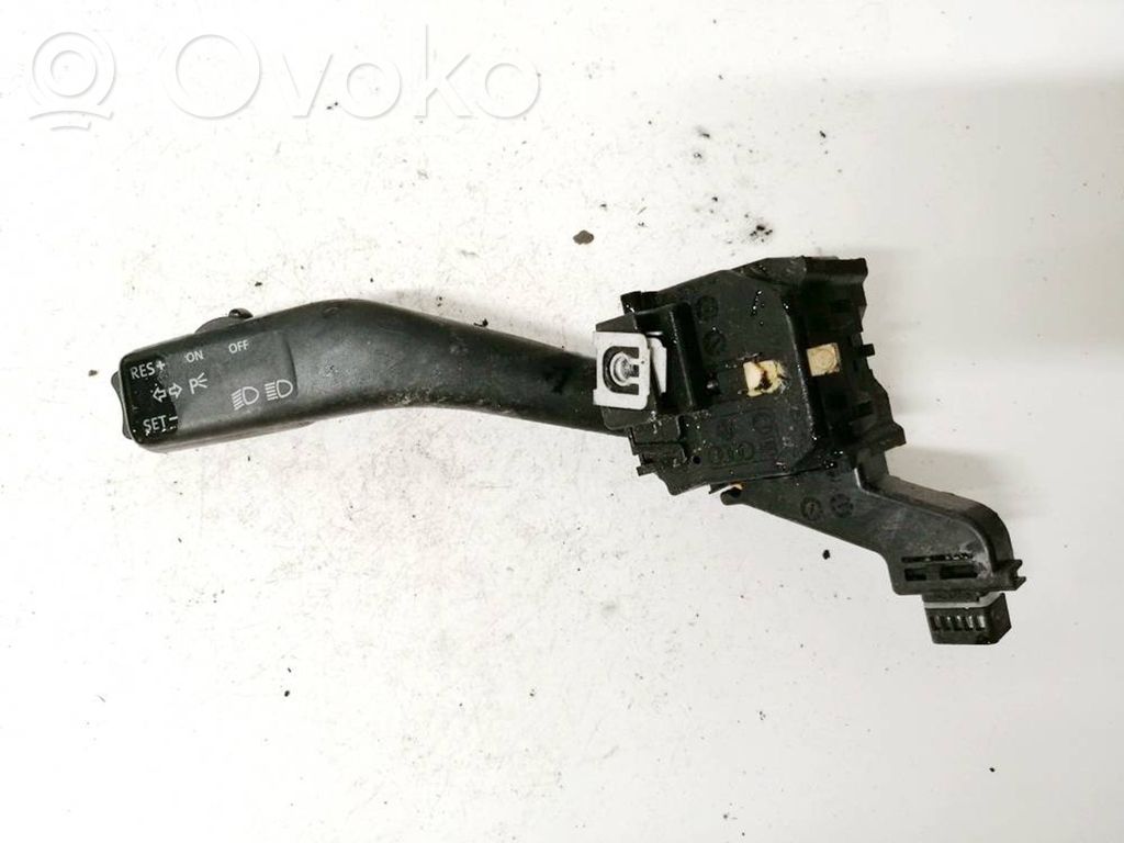 Volkswagen Golf V Manetă semnalizator 