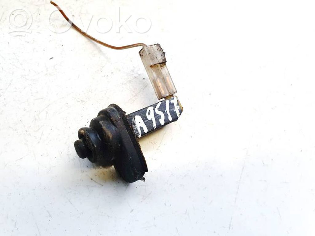 Audi A4 S4 B5 8D Etuoven anturi, coupe-malli 