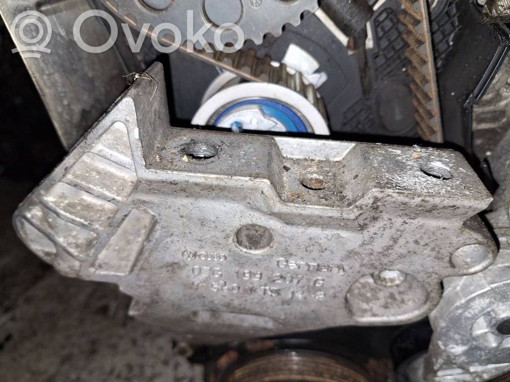 Volkswagen PASSAT B6 Supporto di montaggio del motore (usato)