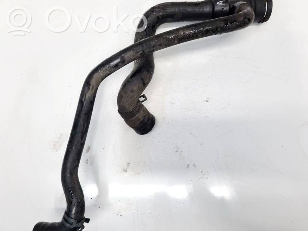 Audi A4 S4 B5 8D Tubo flessibile del liquido di raffreddamento del motore 