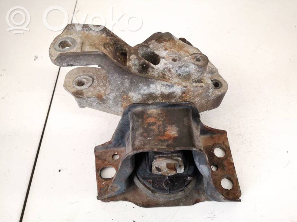Nissan Primera Engine mount bracket 