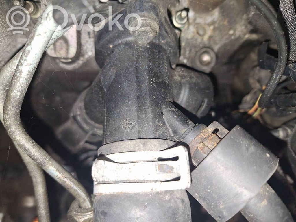 Volkswagen PASSAT B4 Tubo flessibile del liquido di raffreddamento del motore