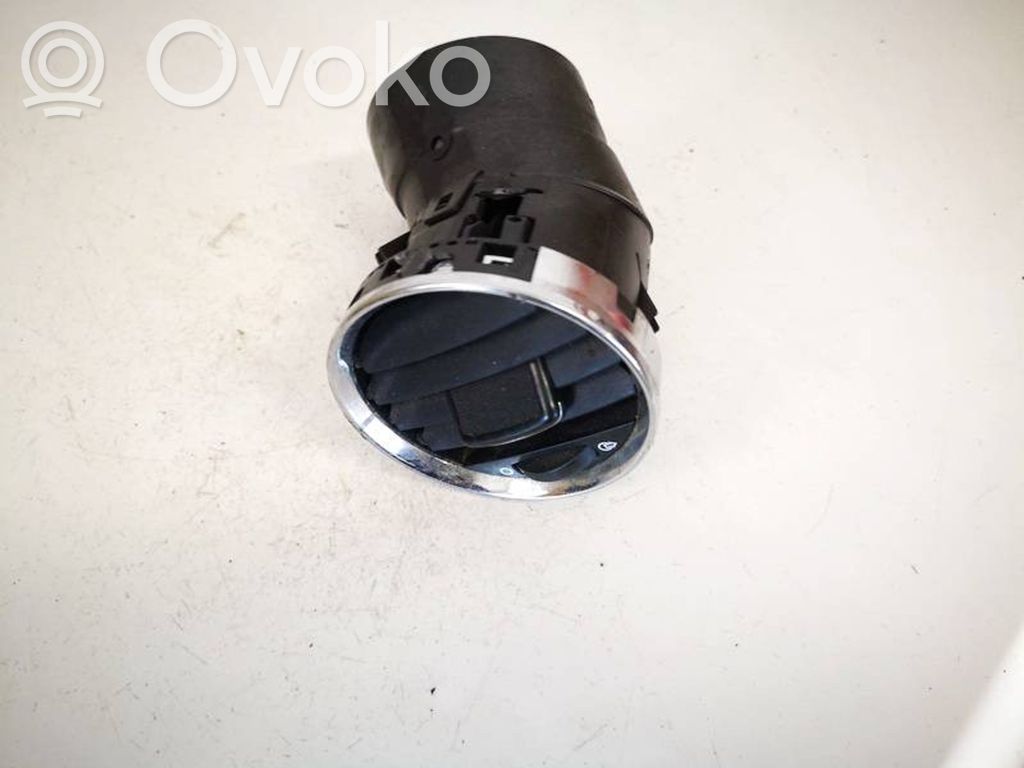 Peugeot 3008 I Rejilla de ventilación central del panel 